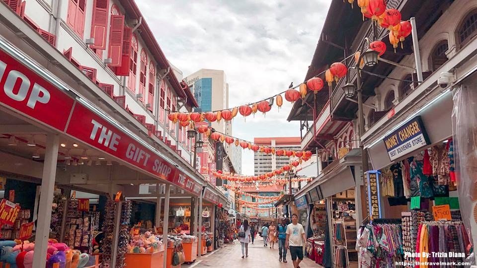 Chinatown Gift Shops Money Changer and Various Shops - Little India Chinatown Singapore Travel Guide